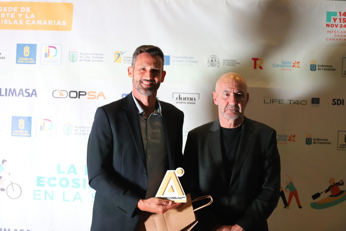 Acagede's tweet image. 🎖️ ACAGEDE ha entregado reconocimiento al evento ‘Gran Canaria Fronton King’ 

Han sido 13 años de duro esfuerzo, ¡reconocimiento más que merecido! 🫶🏼

#CongresoACAGEDE