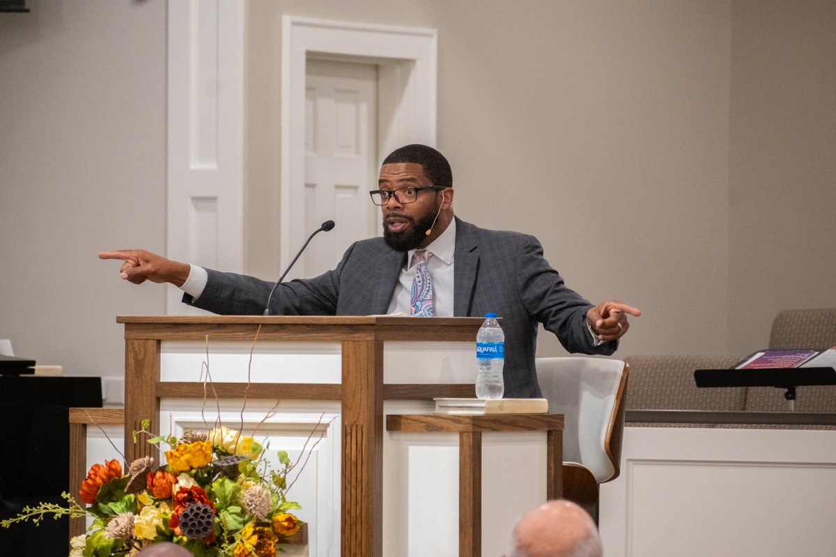 brvbc's tweet photo. Who's excited to hear Kenny Baldwin tonight? 🙋‍♂️🙋‍♀️
We know we are! See you at 6:30! https://t.co/iuzvkSDmfa