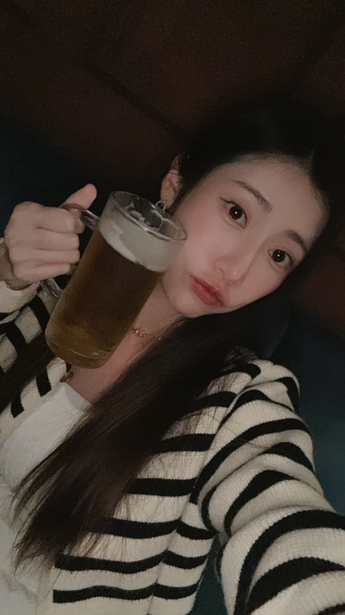 快樂周末　煩心事先拋到一邊去 來～乾杯🍺🍺 https://t.co/AK7PRH5LNh