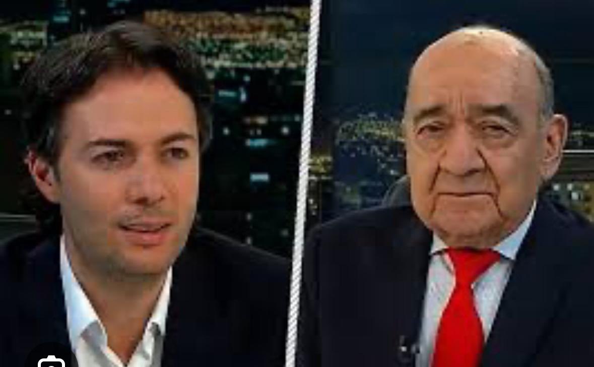 QuinteroCalle's tweet image. Yamid Amat y CM&amp;amp; la Noticia cambiaron la historia del periodismo en Colombia. Fueron esquina e inspiración para muchos. Recuerdo que la primera vez que me entrevistó nos reunimos todos en casa a ver el programa con un orgullo y alegría indescriptible. Gracias Yamid. Gracias CM&amp;amp;