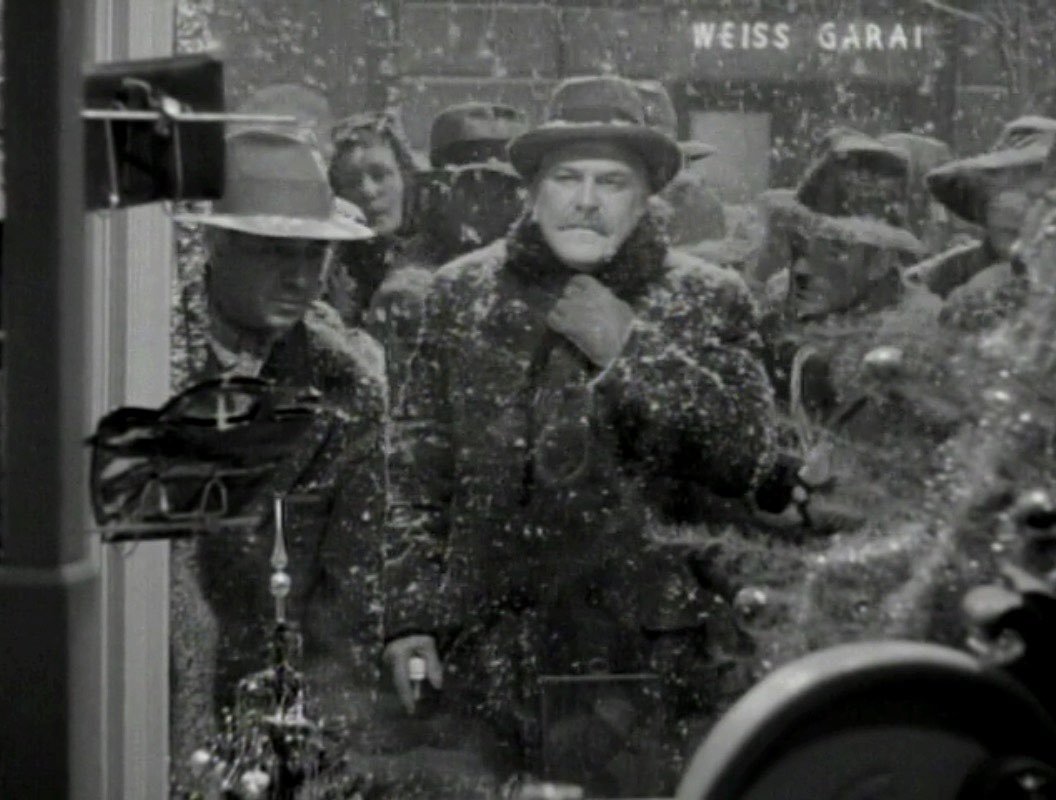 TheCineScope's tweet photo. The Shop Around the Corner (1940) dir. Ernst Lubitsch https://t.co/QnbT8KMz0E