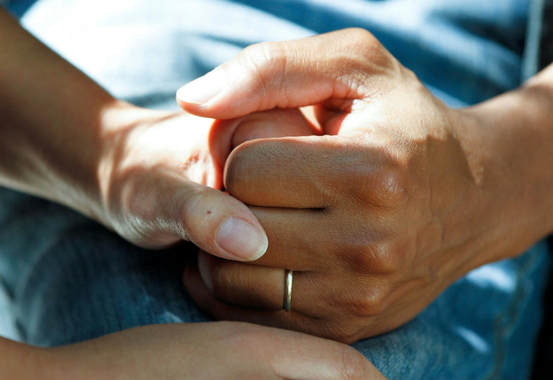 Wie kann gelebter Glaube in einem säkularen Umfeld aussehen? Am Beispiel der Krankenhausseelsorge könnten sich die deutschen Bischöfe von Erfahrungen aus den Niederlanden inspirieren lassen, schreibt Stefan Gärtner.
herder.de/hk/hefte/archi…