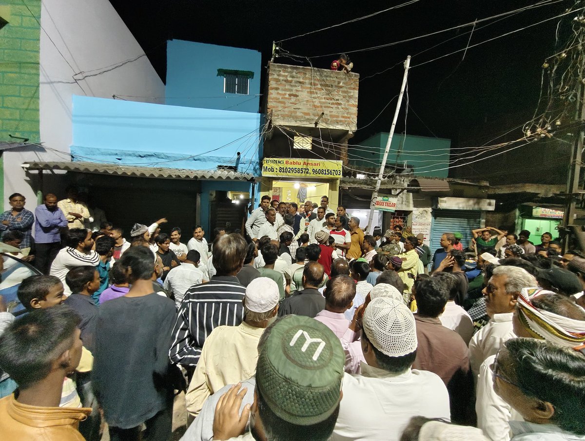 आज बाघमारा के छाताबाद में जनसम्पर्क के दौरान भाई बंधुओं के अपार समर्थन और प्रेम से हृदय से दिल गदगद हो गया।🙏