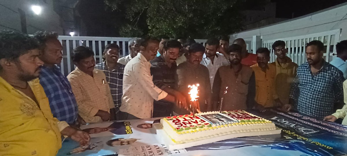 NandyalNtrfc's tweet photo. Nandyal #Devara
50 days celebration 
#Devara50DayCelebrations 
#DevaraCeeded
#Devara50thday https://t.co/CALtLZjq2l