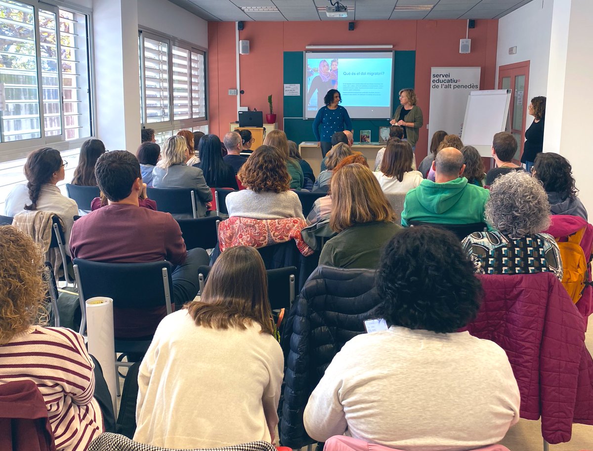 A la segona sessió del Seminari de tutors i tutores d'Aula d'Acollida i CLICs, la <a href="/nadiaghulam/">Nadia ghulam</a> , a través de la seva experiència personal, ens ha parlat del #dolmigratori