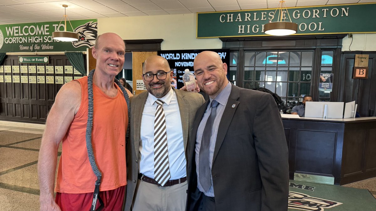 Thank you Superintendent Soler for supporting the GHS Learning Community ⁦<a href="/YonkersSchools/">Yonkers Public Schools</a>⁩ ⁦<a href="/AnibalSolerJr/">Aníbal Soler, Jr.</a>⁩ ⁦<a href="/Prin_MoralesGHS/">Mr. Jamie Morales</a>⁩