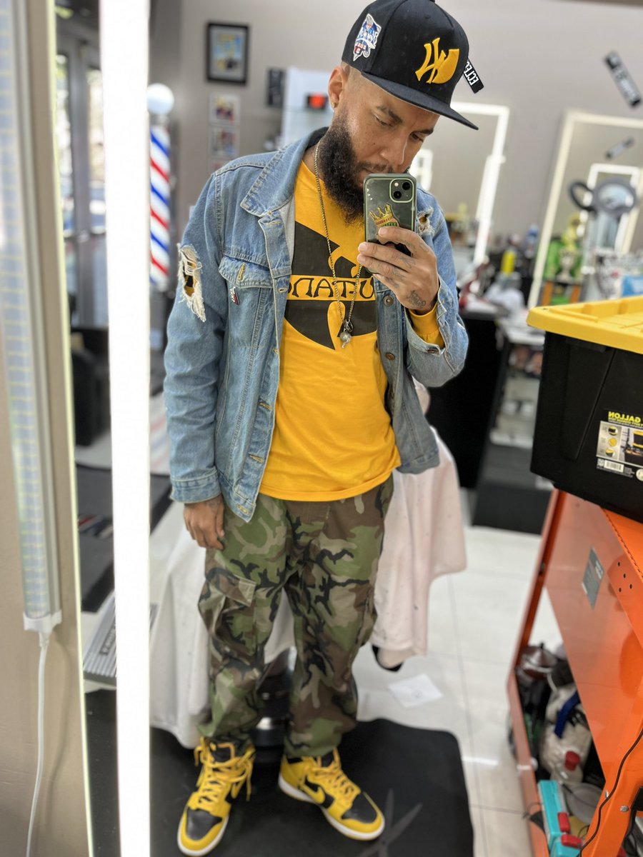 Protect ya neck…… 🐝🗡️🤺👐🏽