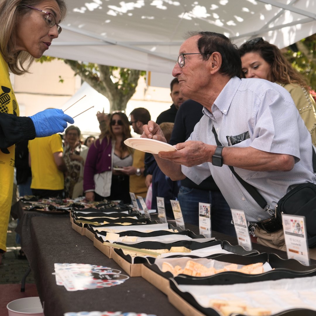 Los túneles del queso triunfaron de principio a fin 👏🏻

Desde el jueves, cuando abrieron sus puertas, hasta el domingo, cuando agotaron todos sus existencias. En total, se consumieron más de 600 kilos y pasaron por los tres túneles 4.500 personas 🧀