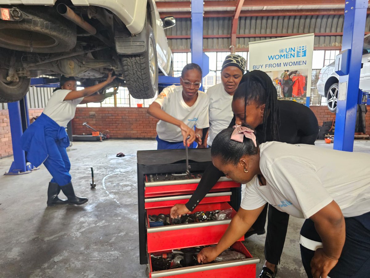 unwomenSA's tweet photo. We're breaking the barriers in male-dominated industries with EntreprenHER's post training interventions in Polokwane &amp; Musina! 

This week women entrepreneurs gained hands-on experience &amp; critical insights in sectors like construction, mining, &amp; manufacturing. 👷🏾‍♀⛏ https://t.co/cKxPBSWRxN
