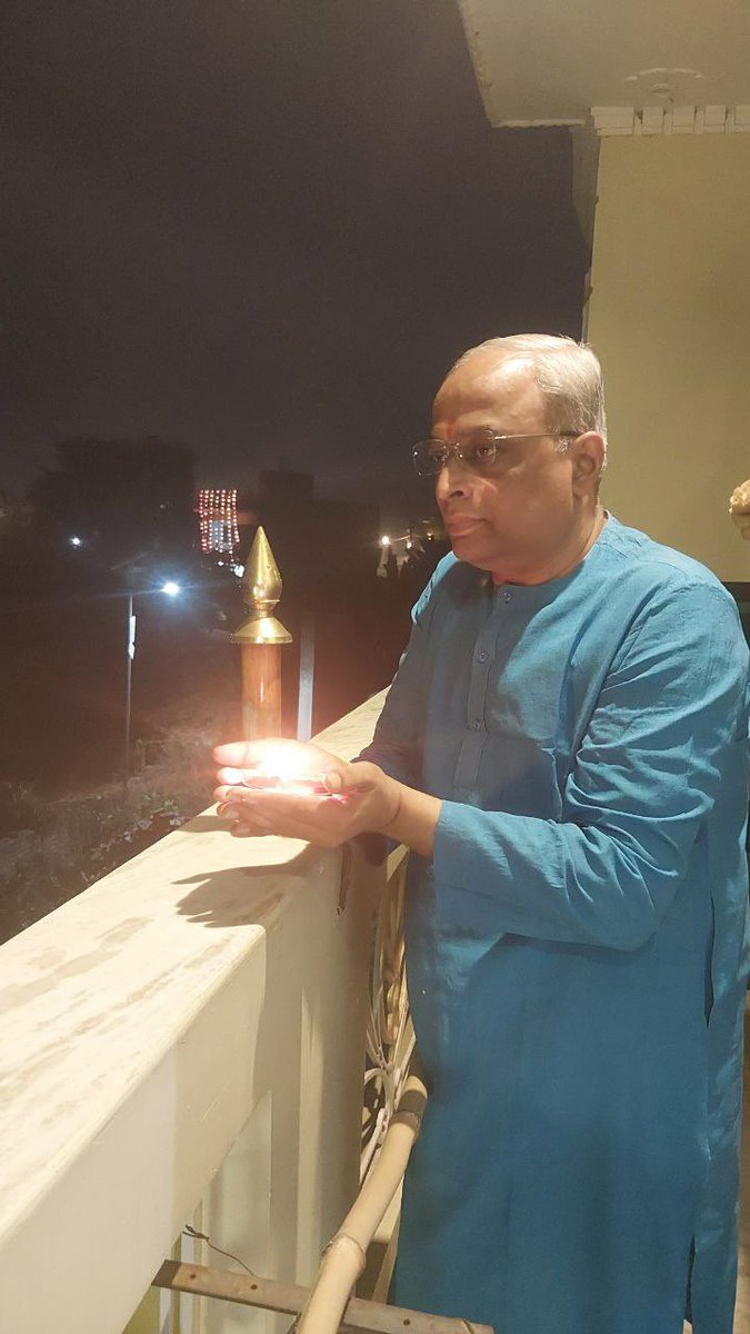 hjsdrpingale's tweet photo. भारत हिन्दू राष्ट्र बने तथा छत्रपति शिवाजी महाराज एवं रामराज्य की भांति प्रत्येक हिन्दू का जीवन आदर्शवत हो; इसके लिए हिन्दू जनजागृति समिति की ओर से त्रिपुरारी पूर्णिमा के उपलक्ष्य में सद्गुरु @hjsdrpingale जी ने #Ek_Deep_HinduRashtra_Ka जलाकर प्रार्थना की ! https://t.co/ErIrnM5KIS