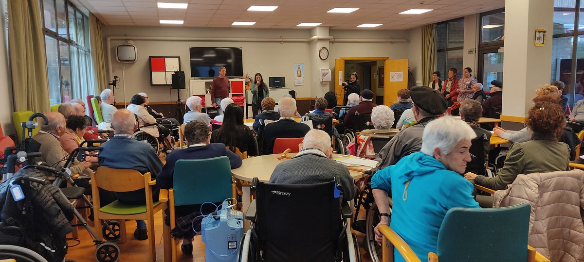 Gipuzkoako adinekoen egoitzetako 30. bertso saioa Azpeitiko San Martin egoitzan. Eskerrik asko saio hauek egitea ahalbideratu duzuen guztoi #bertsolaritza #zaintza #adinekoenegoitzak