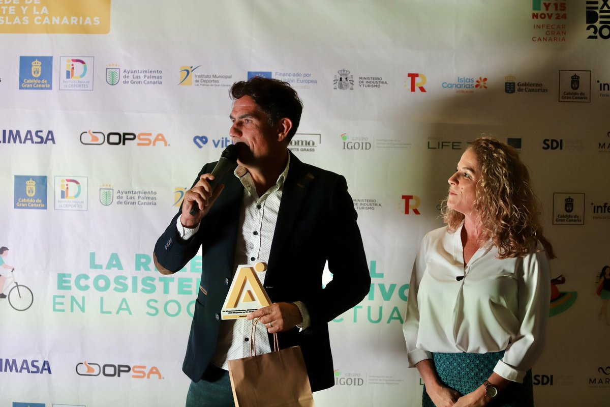 Acagede's tweet image. 🎖️ ACAGEDE ha entregado reconocimiento en su gala a D. José Hernández Herrera, CEO del Grupo Solventia, como Mejor Gestor Deportivo. 

¡Muchas felicidades! 🫶🏼

#CongresoACAGEDE