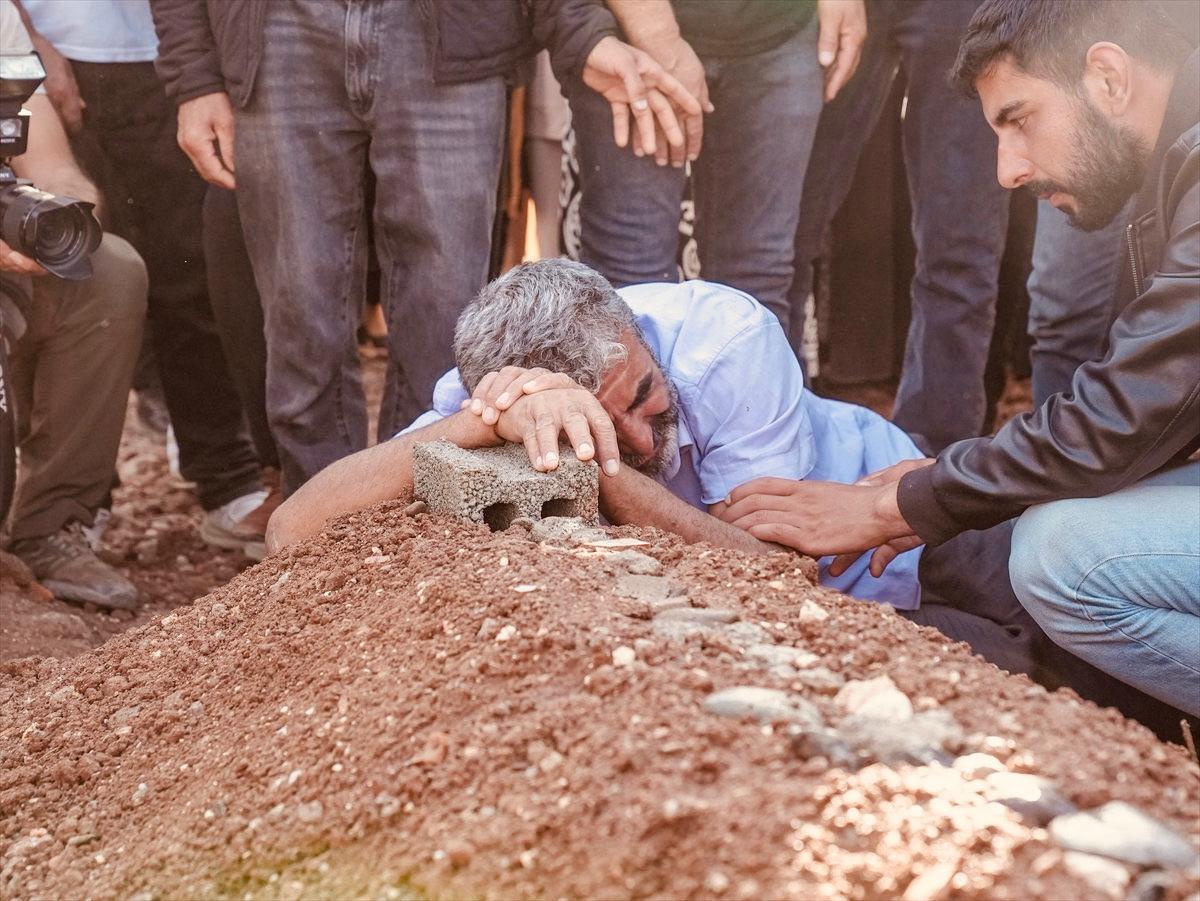 Rojin için maalesef yeterince ses çıkarılmıyor! Yeterince tepki veremiyoruz... Ne yazık ki, bu olay da Narin gibi; yine bir şeylerin üzeri örtülmeye çalışılıyor…

Babasının hali, her gördüğümde beni mahvediyor! Olayın yeterince kamuoyu tepkisi toplamamış olması, yani bazı