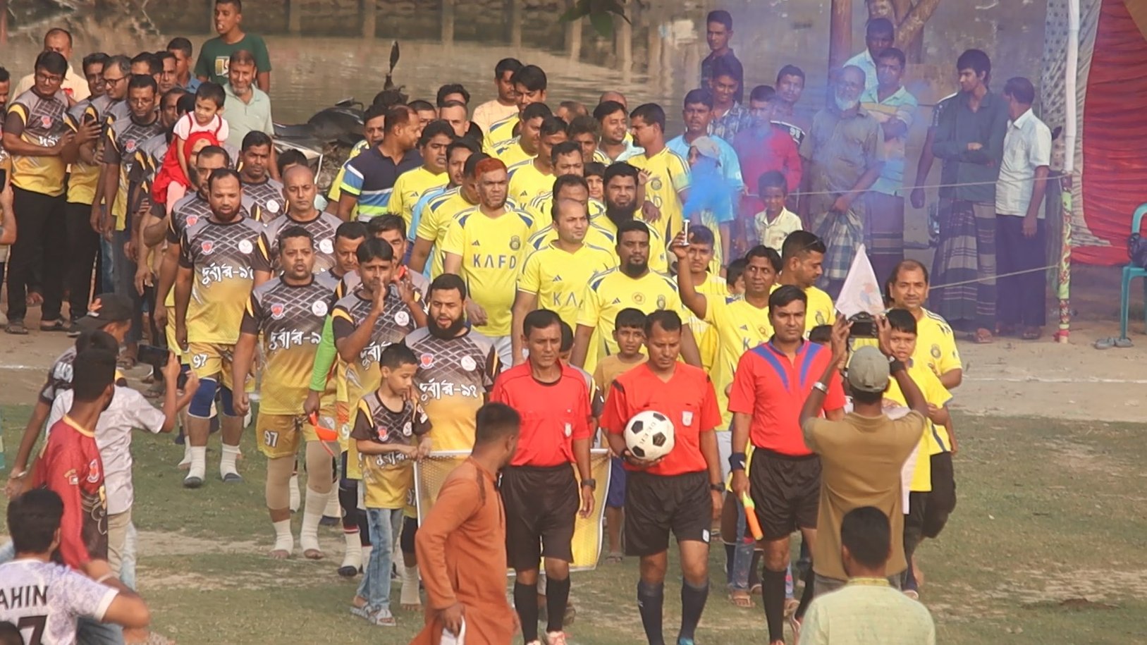 শ্বাসরুদ্ধকর ম্যাচে সিসিটি’র সিনিয়র ব্যাচের ফাইনালে চ্যাম্পিয়ন “দূর্বার-৯৭” ব্যাচ