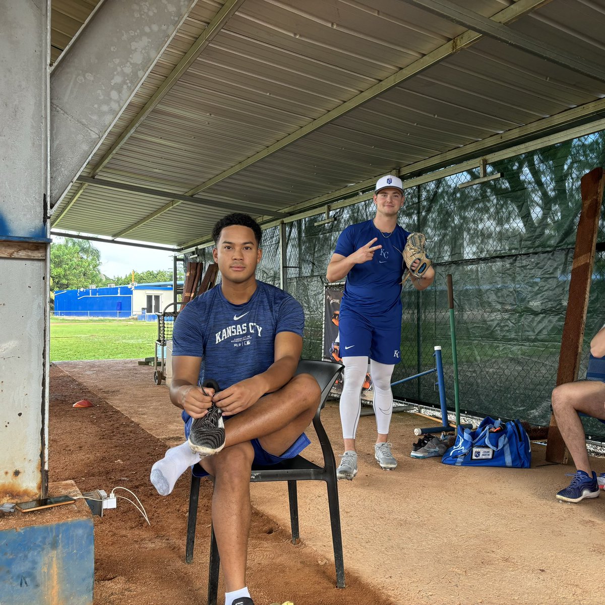 Raising Royals tweet media