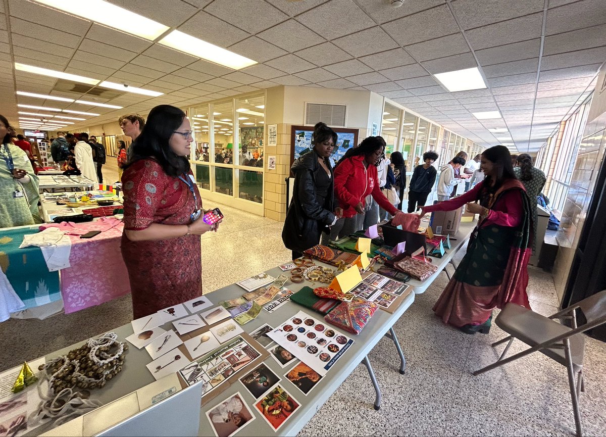 UofR_Warner's tweet photo. 🌏This week, our 22 Fulbright teachers hosted an International Culture Fair at Rush Henrietta High, sharing traditions from 14 countries! 

Next stop: Warner! Join us Wednesday, Nov. 20, 3:30–5:30 p.m., in LeChase, 2nd Floor Atrium.✨

#Fulbright #ExchangeOurWorld @FulbrightPrgrm https://t.co/UC6H3wJmNy