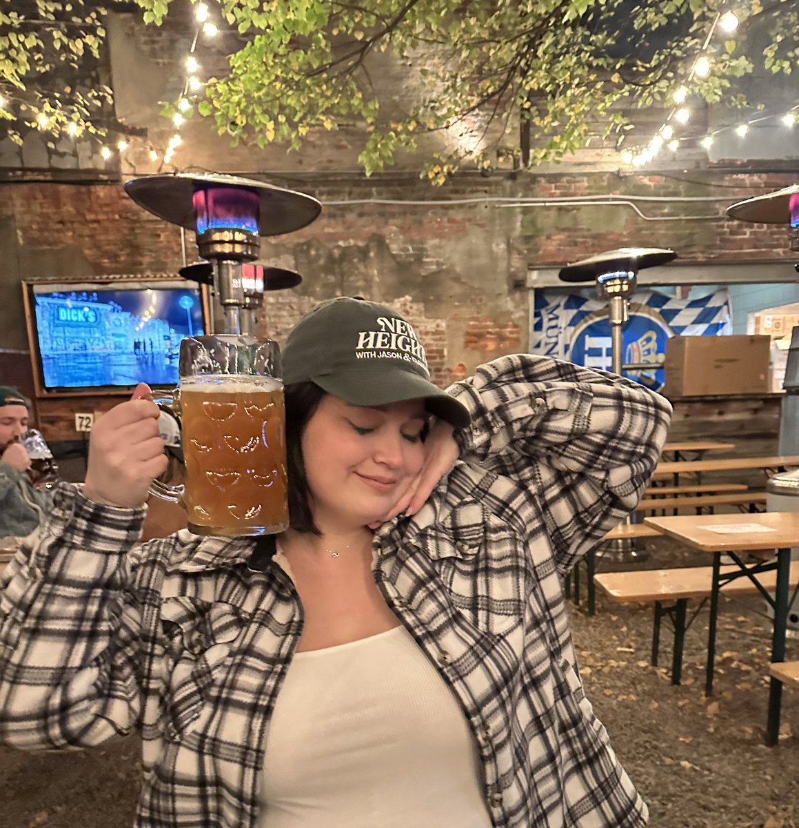 Good morning friends!! Y’all know what today is, it’s #AFFanFriday 💚 lets see your looks using <a href="/aboutfacebeauty/">about-face beauty by Halsey</a> and <a href="/af_ninetyfour/">af94</a> 

Had to do a green look for <a href="/newheightshow/">New Heights</a>, I mean the eagles (I guess)