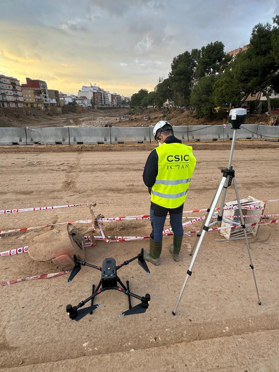 <a href="/CSIC/">CSIC</a> Este visor no habría sido  posible sin la colaboración de la <a href="/UMEgob/">UME</a>  y del Grupo de Coordinación de MEDIOS AEREOS INUN VLC y el soporte técnico de la empresa <a href="/ATYGES/">ATyges</a> . Para el grupo <a href="/DronSea/">SeaDron</a> del <a href="/ICMAN_CSIC/">ICMAN-CSIC</a>  ha sido un honor haber podido colaborar en la emergencia de la DANA