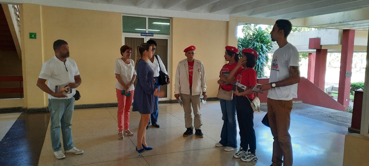 AylinAlvarezG's tweet photo. Recibimos en la #UniversidadDelPCC 🇨🇺 a representantes del Movimiento Izquierda Unida, del Partido Comunista del Trabajo de República Dominicana y del Movimiento Revolucionario Tupamaro de Venezuela. 
#Cuba https://t.co/IK37VYr9FW