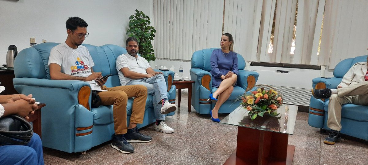 AylinAlvarezG's tweet photo. Recibimos en la #UniversidadDelPCC 🇨🇺 a representantes del Movimiento Izquierda Unida, del Partido Comunista del Trabajo de República Dominicana y del Movimiento Revolucionario Tupamaro de Venezuela. 
#Cuba https://t.co/IK37VYr9FW
