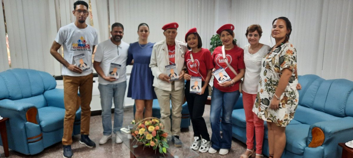 AylinAlvarezG's tweet photo. Recibimos en la #UniversidadDelPCC 🇨🇺 a representantes del Movimiento Izquierda Unida, del Partido Comunista del Trabajo de República Dominicana y del Movimiento Revolucionario Tupamaro de Venezuela. 
#Cuba https://t.co/IK37VYr9FW