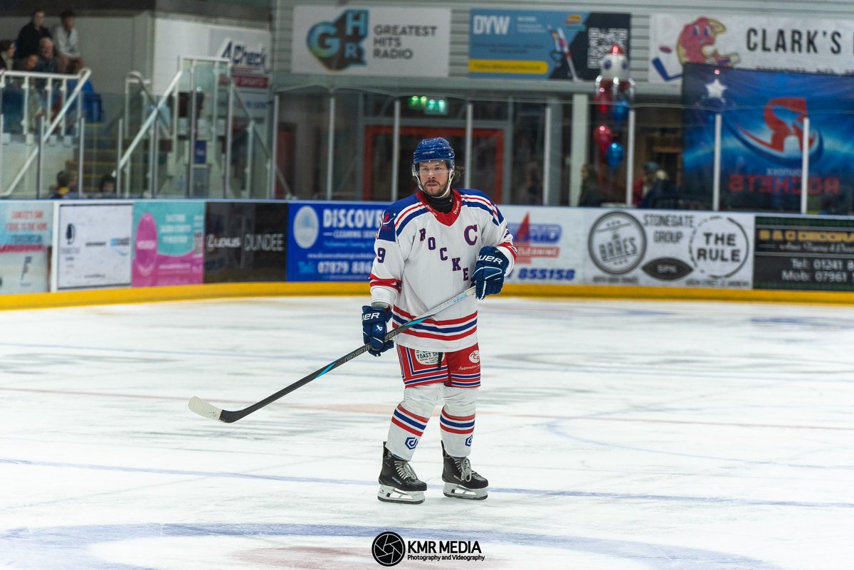 Them colours are popping on the ice. It's all in the quality of Dunamis. 
⁠
📸 Photos by KMRMedia
⁠
#feelthepower #dunamissportswear #dunamiswear #icehockeyuk #icehockeyplayers