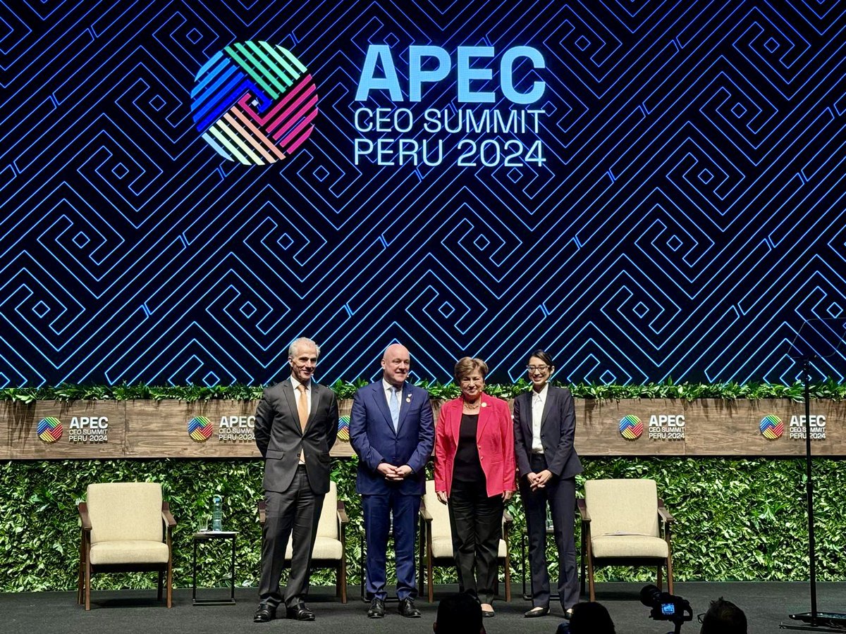 KGeorgieva's tweet photo. Inspiring panel at #APECCEOSummit on digital payments and financial inclusion with 🇳🇿 PM @chrisluxonmp and @gferraridlC. Expanding access to finance through digitalization can unlock immense potential for growth and resilience in the Asia-Pacific. https://t.co/nKpXv8tOS2