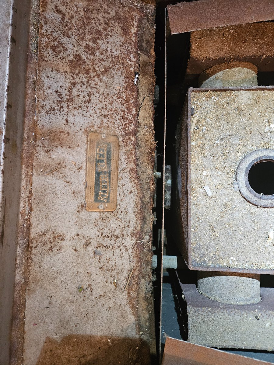 theladythemis's tweet photo. Okay internet. 

Can someone tell me what this contraption I found in the floor of the 1920s home I am looking to buy is? https://t.co/Q0ygy5Ae2s