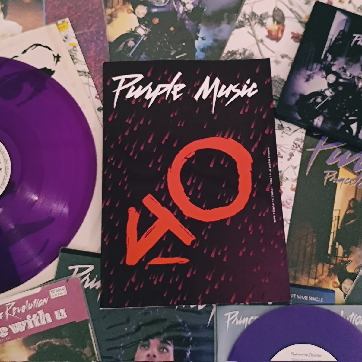 PurpleMusicMag's tweet photo. 💜☔ Purple Music nº 5 - Ya a la venta / Now on sale. ☔💜

180 páginas a todo color. Edición bilingüe / 180 pages in full color. Bilingual edition. 

👇🏻👇🏻👇🏻
https://t.co/teNpSCEFYu https://t.co/EJ0rkF7IO0