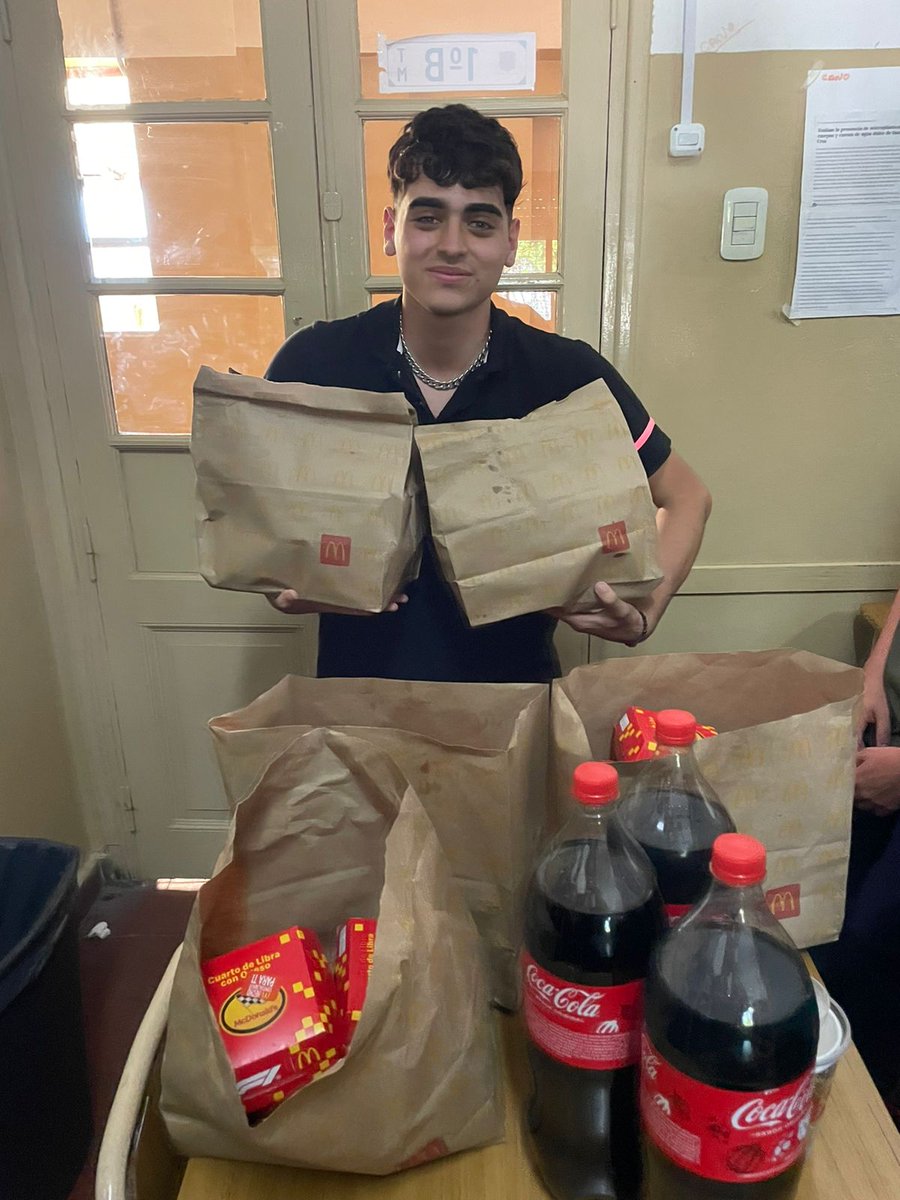 Por mi cumple llevé Mac Donalds para todo el curso