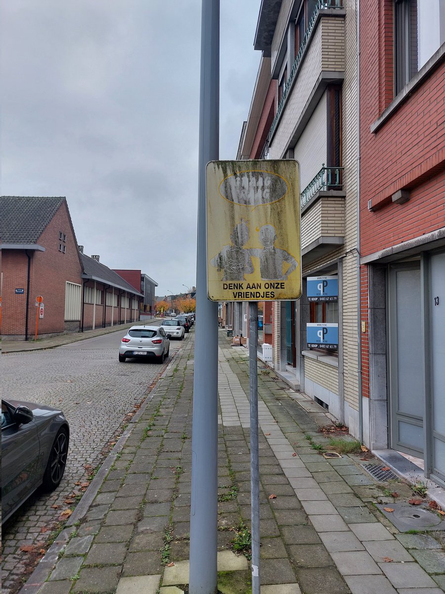 Schoolomgeving Zottegem.

Uit welk jaar dateren deze borden?