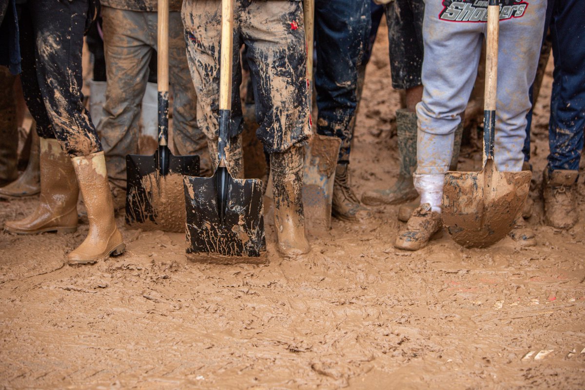 Las familias de las más de 200 personas fallecidas y desaparecidas merecen justicia y una verdadera asunción de responsabilidades por parte del Gobierno valenciano y eso pasa por anunciar dimisiones, incluida la del president.

#DANA #MazonDimisión 

pv.ccoo.es/noticia:710680…