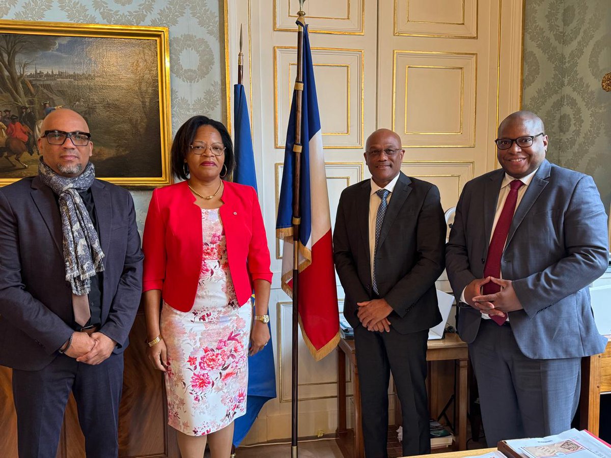 🤝Belle rencontre aujourd'hui avec le Vice-Président du Sénat <a href="/SenateurDTheoph/">Dominique Théophile</a> et la sénatrice <a href="/SolangesNADILLE/">Solanges Nadille</a> que je remercie chaleureusement. Nos échanges sur la situation de l'emploi en Guadeloupe ont été riches, nous poursuivons ensemble notre engagement pour le territoire.
