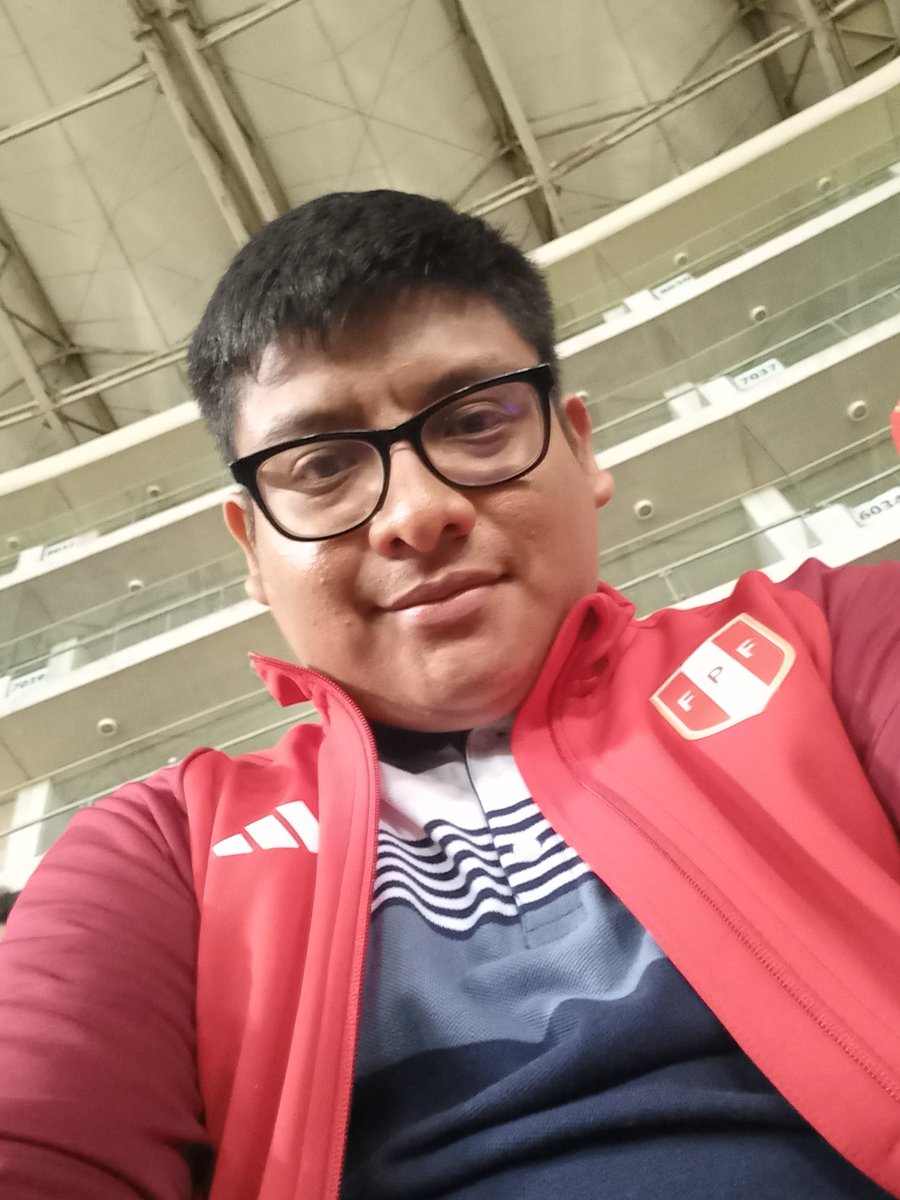 LPChunga's tweet photo. @MovistarDeporPe Quiero ganar la entrada para alentar a la bicolor, con la selección en las buenas y malas siempre. Vamos Perú, hoy se deja la garganta en la tribuna y los muchachos, la garra y corazón en la cancha. Con mi seleccion siempre 🇵🇪 https://t.co/SXEfRG2APP
