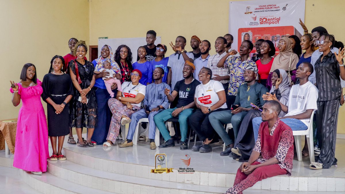 Youth participants were broken into separate groups to undergo hands-on training in Facial Make-up, Fashion Designing, Data Analysis, Graphics Design, Robotics and more. At the end of the summit, successful trainees are certified to boost their employability in the job market.