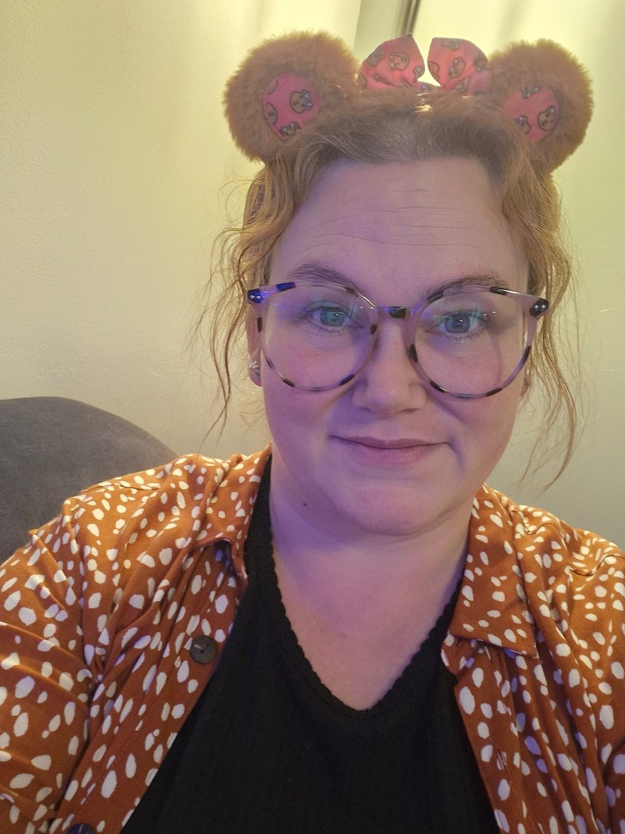 #ChildreninNeed #Pudseyears 
Children in need day at <a href="/AlbrightCentre/">Albright Education Centre</a> raising money for such a good cause! 🐻