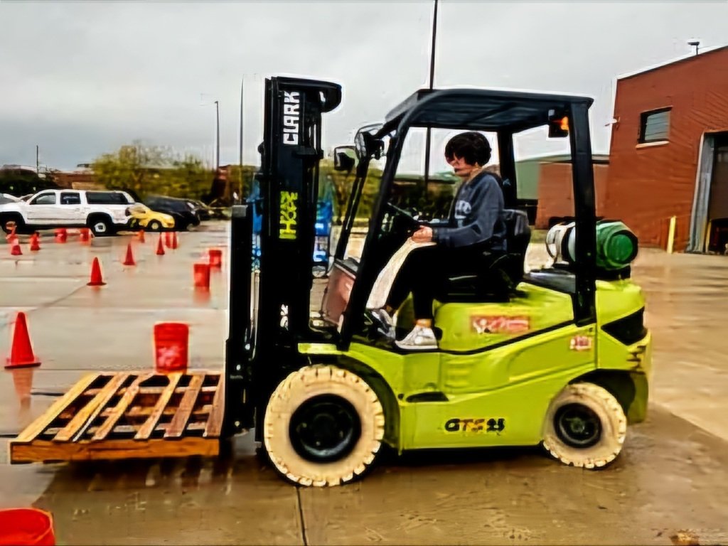 Milton_Union_HS's tweet photo. Over a dozen students got an opportunity to become forklift certified over the past three days! Preparing them for the workplace after high school! Big thank you to Ms. Kimball, for making this happen!
#PreparingfortheFuture
#BulldogPride https://t.co/B4VzExnoPP