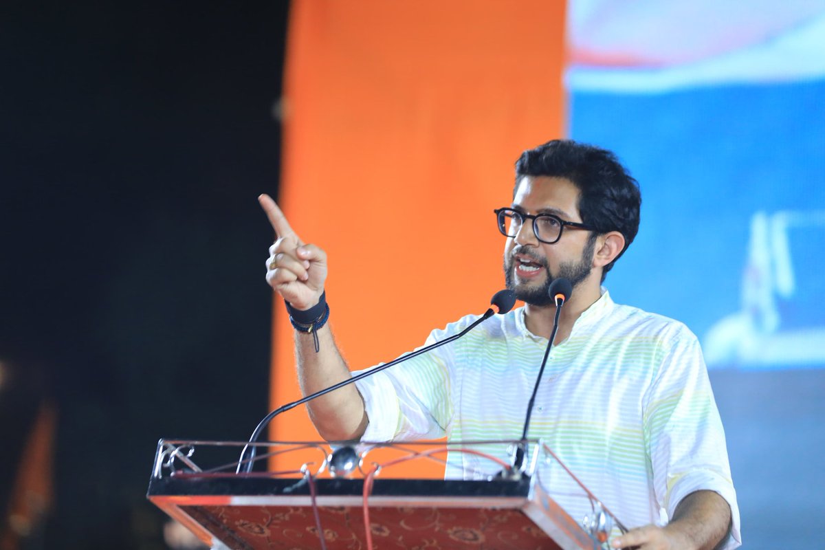 AUThackeray's tweet photo. १६४-वर्सोवा विधानसभा महाविकास आघाडीचे अधिकृत उमेदवार हारून खान जी ह्यांच्या प्रचारार्थ जोगेश्वरीतील बेहरामबाग नाका येथे पार पडलेल्या प्रचार सभेस उपस्थित राहिलो.
जातपात-धर्म विसरून ‘महाराष्ट्रप्रेमी’ म्हणून मला इथे प्रत्येकाची एकजूट दिसली. ह्या एकजुटीला मजबूत करून, मशालीच्या विजयाला बळकटी देऊया.