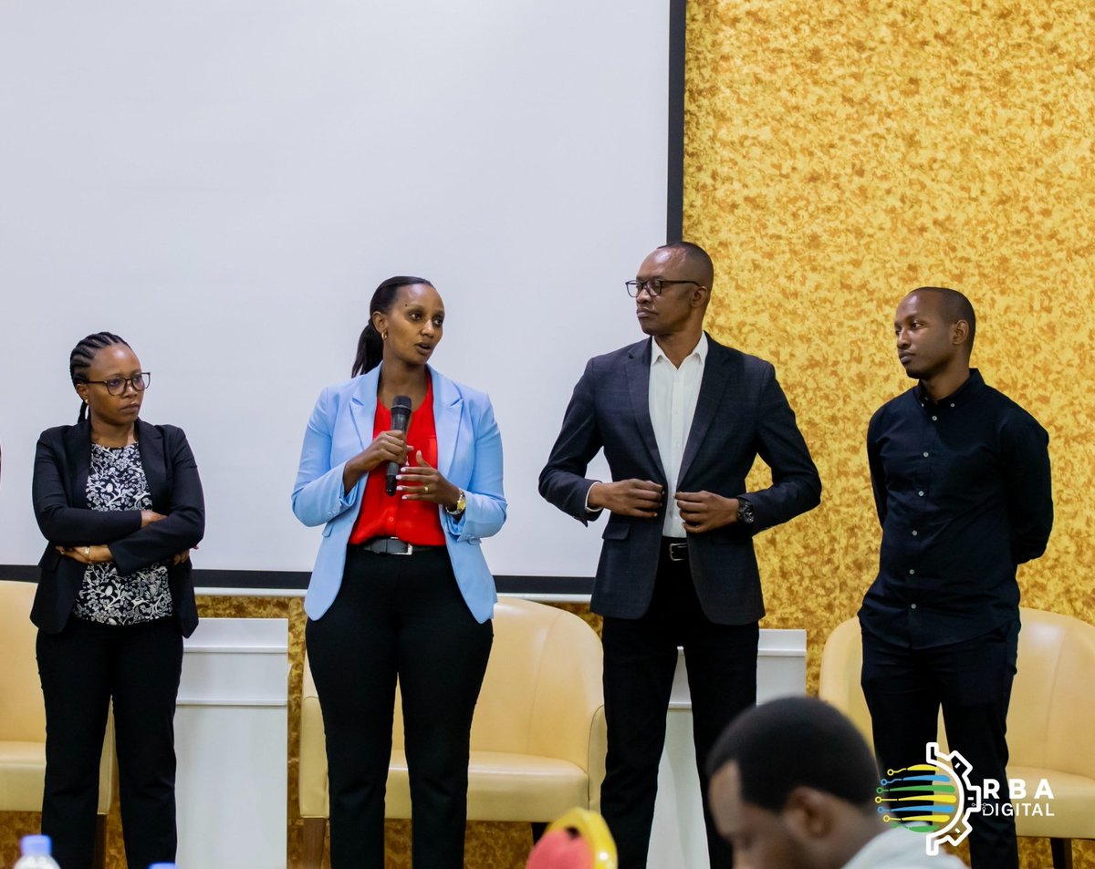 IGIHE's tweet photo. 🚨𝐀𝐌𝐀𝐊𝐔𝐑𝐔 𝐌𝐀𝐒𝐇𝐘𝐀🚨

Umunyamakuru Mutesi Scovia yatorewe kuba Umuyobozi w'Inama y'Ubutegetsi y'Urwego rw'Abanyamakuru Bigenzura (RMC), asimbuye Barore Cleophas wari umaze igihe kuri uwo mwanya.

Mutesi Scovia ayoboye iyi Nama y'Ubutegetsi irimo abandi banyamakuru batatu batowe barimo Girinema Philbert wa IGIHE, Rwanyange Anthere wa Panorama, na Nyirarukundo Xavera wa RBA.

Iyi nama y'Ubutegetsi kandi izaba igizwe n'abandi bantu batatu batari abanyamakuru. Abo ni Uwimana Jean Pierre usanzwe ari umwarimu mu Ishuri ry'Itangazamakuru muri Kaminuza y'u Rwanda, Me Muhirwa Ngabo Audace wo mu Rugaga rw'Abavoka na Dr. Liberata Gahongayire wo muri Sosiyete Sivile.