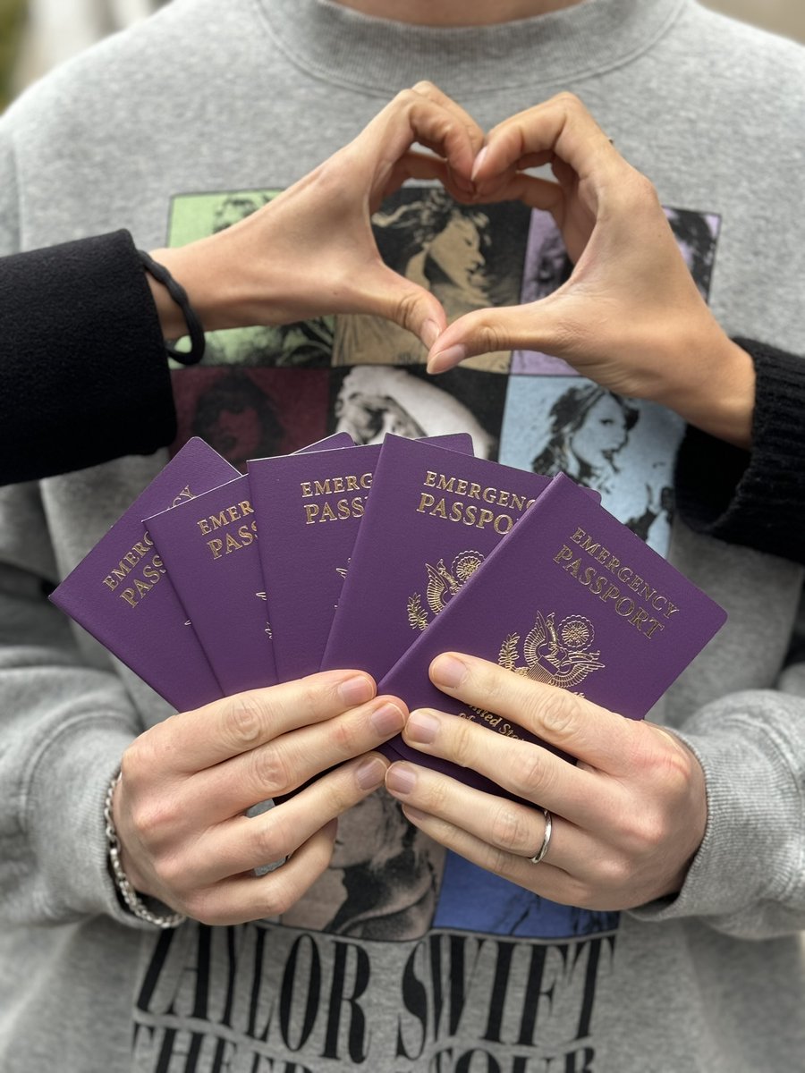 usconstoronto's tweet image. Welcome to Toronto, @taylorswift13! If you happen to lose your passport, just shake it off — #Swifties at the U.S. Consulate General in Toronto are here for you!

👉ca.usembassy.gov/passports/

#taylorswift #taylornation #TaylorSwiftErasTour #Taylorswifttoronto
