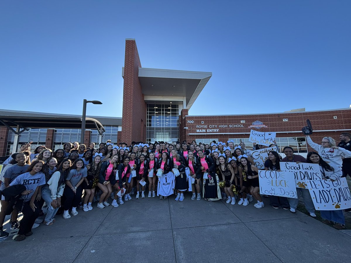 RCVB_bulldogs's tweet photo. WOW! 🤩 

We love our community!!!! Thank you RCHS and Royse City, TX for your love and support as we travel to Fairfield today for the Regional Final! The City is a special place!!! 🖤💛🐾 

#oneRC #RCVB #WinnerWithin #80sBadBoys https://t.co/HOFFTvU9Ce