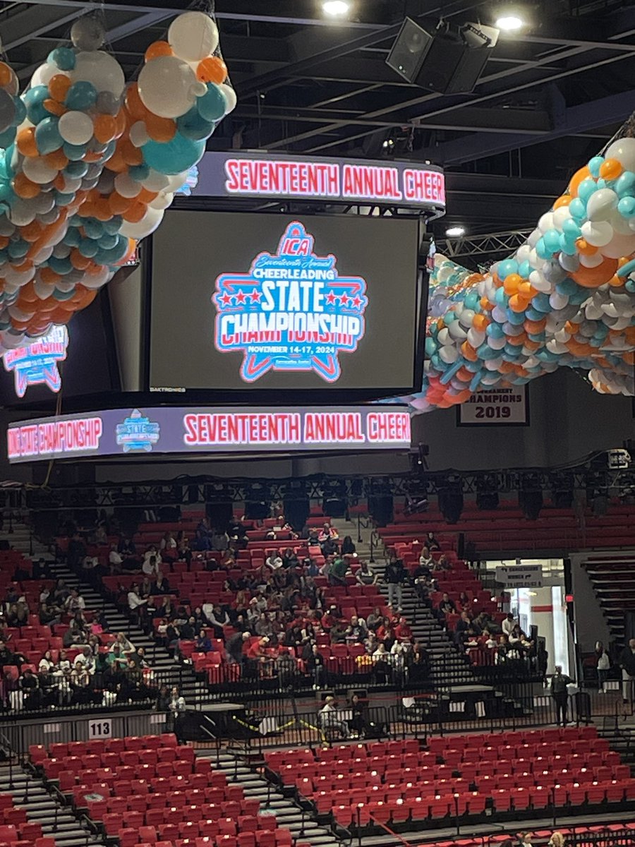 JRWolvesFootbal's tweet photo. Itโs day 2 ICA state competition. Bantam and Feather kicked off the weekend with some amazing performances.
JV and Varsity go today. Good luck ladies!!! #WeArePR https://t.co/g4qOekgzmO