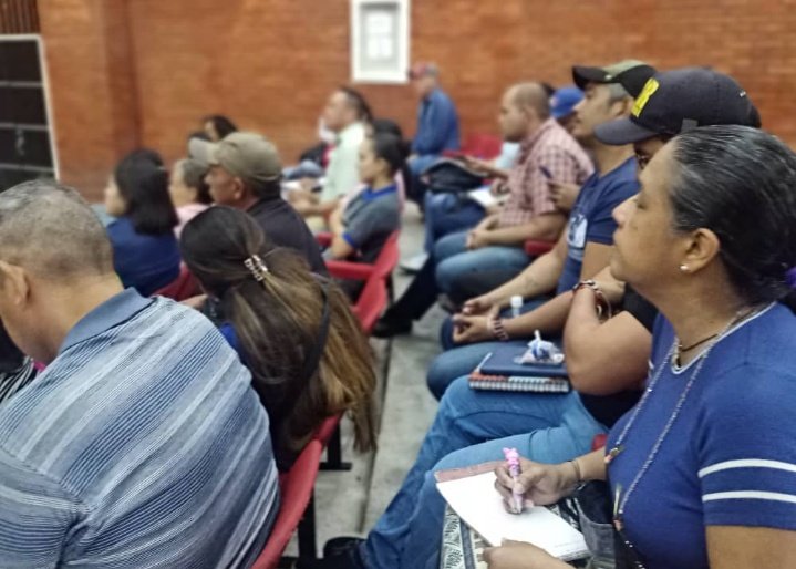MonagasComunas's tweet photo. #SepaQue|| 📢Equipo de #comunas y Misiones y Grandes Misiones del estado #Monagas, se reúnen este #15DeNov, para trazar la agenda de la territorialización de las misiones en los territorios comunales. https://t.co/V1wPOnAkqX
