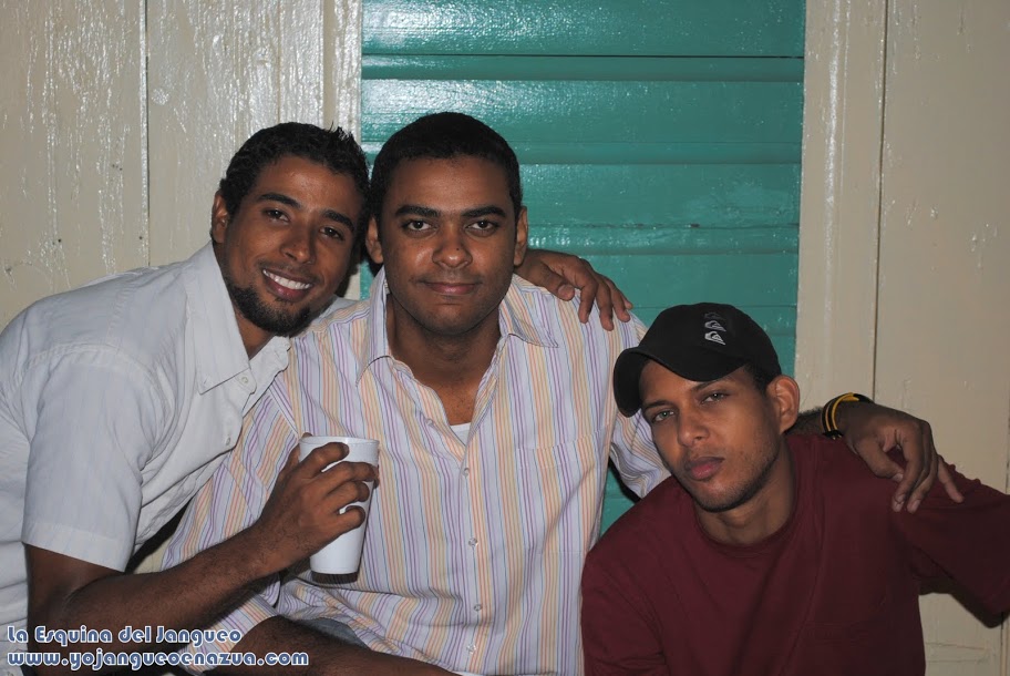 fleyback's tweet image. Este salió del baúl.