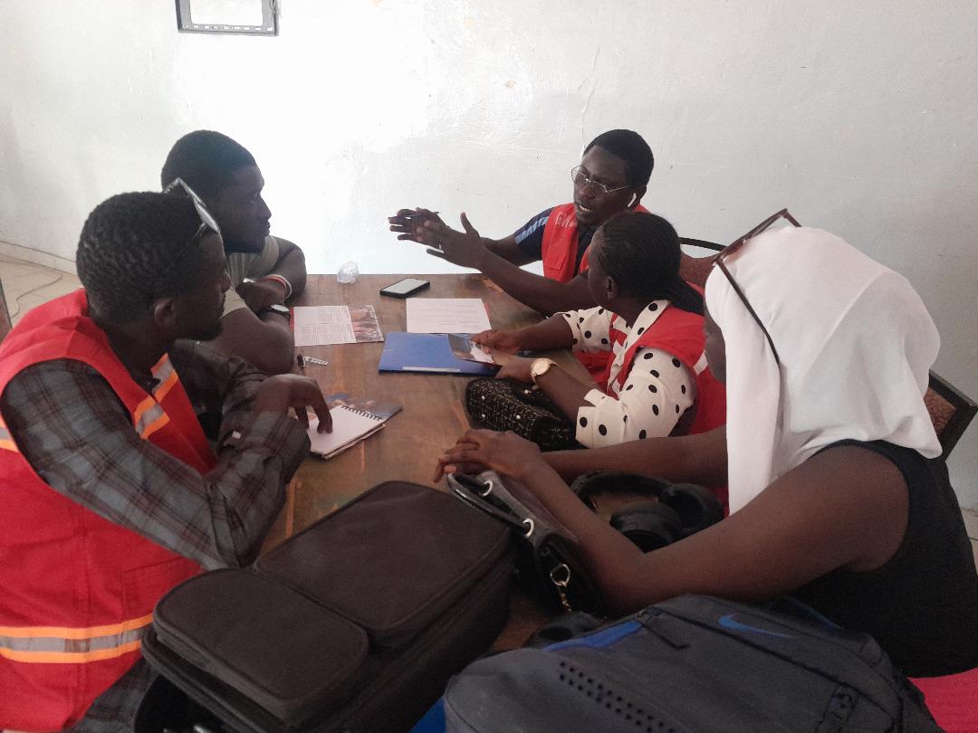 Croix-Rouge sénégalaise (@csenegalaise) on Twitter photo Une quarantaine de volontaires de la <a href="/CSenegalaise/">Croix-Rouge sénégalaise</a> de Guédiawaye et Pikine, partage les bonnes pratiques pour une couverture sanitaire sécurisée en situations d’urgence, après 60 autres secouristes de Rufisque, Dakar et Keur Massar sur #AccèsPlusSûr et #ComDeCrise <a href="/CICR_Afrique/">CICR Afrique</a> Une quarantaine de volontaires de la <a href="/CSenegalaise/">Croix-Rouge sénégalaise</a> de Guédiawaye et Pikine, partage les bonnes pratiques pour une couverture sanitaire sécurisée en situations d’urgence, après 60 autres secouristes de Rufisque, Dakar et Keur Massar sur #AccèsPlusSûr et #ComDeCrise <a href="/CICR_Afrique/">CICR Afrique</a>
