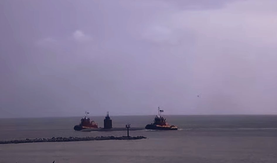 WarshipCam's tweet photo. USS Pasadena (SSN 752) Los Angeles-class Flight III 688i (Improved) nuclear-powered attack submarine coming into Port Canaveral, Florida - November 15, 2024 #usspasadena #ssn752
SRC: webcam https://t.co/gOjUJ0JxsK