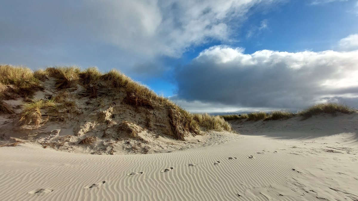 HettieZurMuhlen's tweet image. Kan niet kiezen......🤪🙄
Mooiste luchten vanmiddag 
#Ameland #mooieluchten #wolken #regenboog #eilandleven #spiegeling