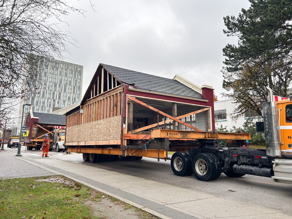 UBCNews's tweet image. This week, a 98-year-old took a slow, careful drive across UBC’s Vancouver campus on flatbed trucks.
The Old Fire Hall, built in 1926, was lifted from its foundation and transported to a temporary home.
Learn more as it awaits a permanent home: bit.ly/4fq50bD
