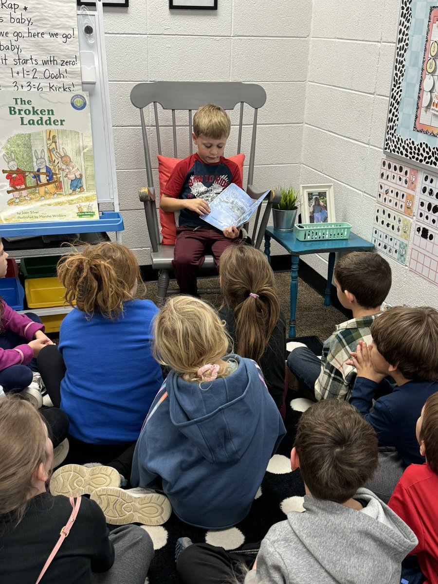 dclingingsmith1's tweet photo. Simon from Mrs’ Marnell’s first grade class saved his star bucks to read to our class today! He did a great job! #fabulousfirsties #guestreader #starexperience @VV_Voyagers @marnellandrea29 https://t.co/5Vs5lmPw5s