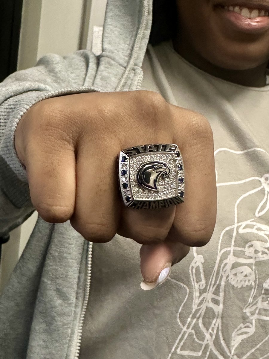LHHS_Alumni's tweet photo. Weightlifter Jeniah Rivera c/o 2024 stopped by to pickup some jewelry! #StateChampion @LHHS_Athletics @lake_howell @LHHS_Boosters @VSNflorida @michael_howard @lhhs2025 @lhhs2024 @2027lhhs @2026lhhs @Ihhssga https://t.co/bXx03UlFHu